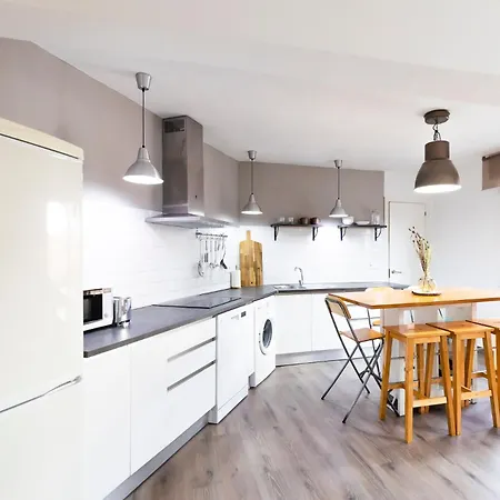 Akomodat En Luminoso Junto Al Paseo De La Ria Appartamento